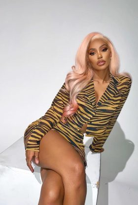ABU-DHABI ESCORTGIRL, MISS MO’