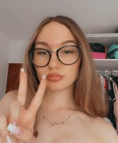 Sophia a hot Gfe woman