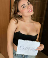 Baviny Escort