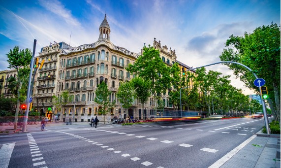 Escort in Barcelona - Barcelona is one of Europe's most famous tourist attractions, drawing millions of people each year