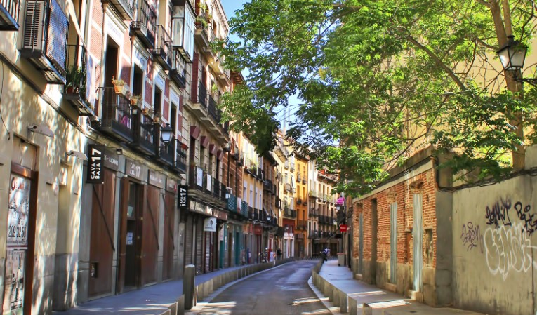 Escorts in Madrid - Calle Montera, a major thoroughfare in the heart of Madrid, is infamous as one of the city's most frequented prostitution hotspots